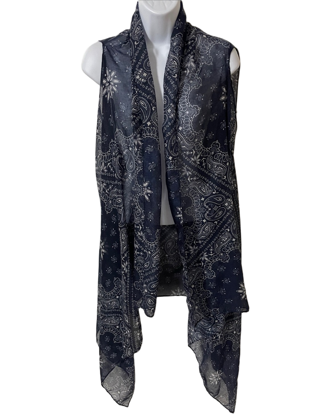 Ariat Navy & Cream Paisley Lightweight Wrap O/S